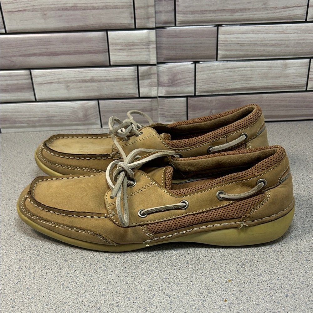 Bass Men's size 7.5/Womens size 9 Brown Boat Shoes